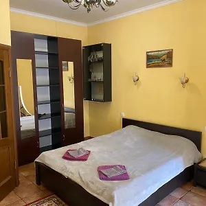 Apartmenti Near Opera Theater Апартаменты